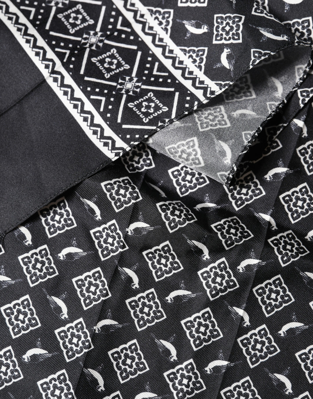Dolce & Gabbana Black Gray Silk Bird Fringe Wrap Foulard 140cm X 23cm Scarf