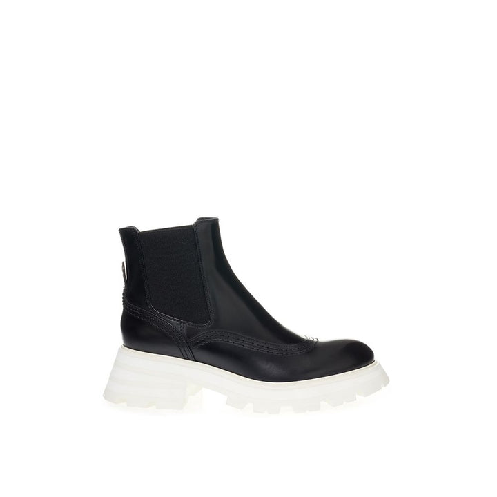 Alexander Mcqueen Elegant Leather Ankle Boots in Black